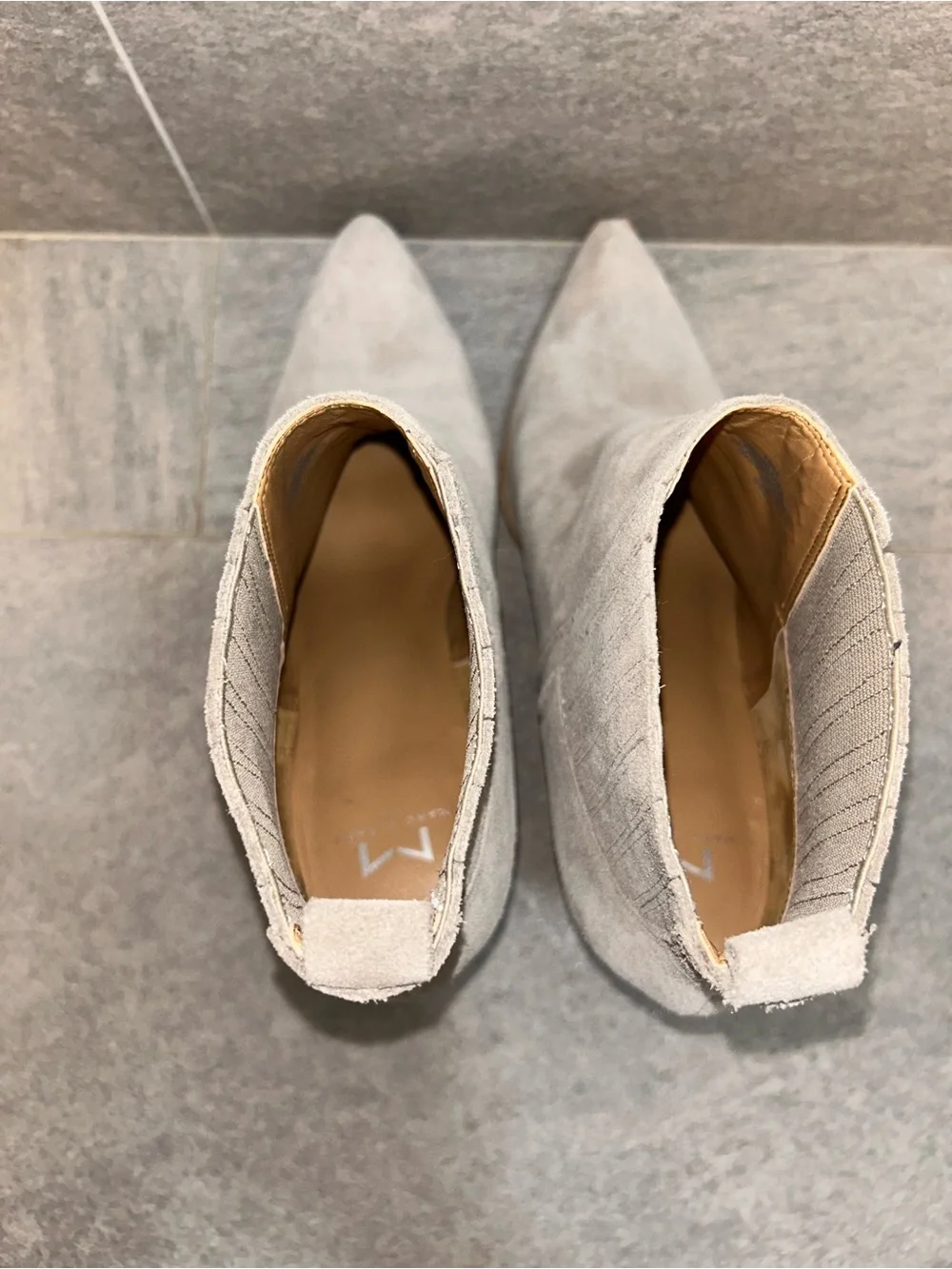 Marc Fisher light gray suede Orlanda bootie with pointed toes size 10